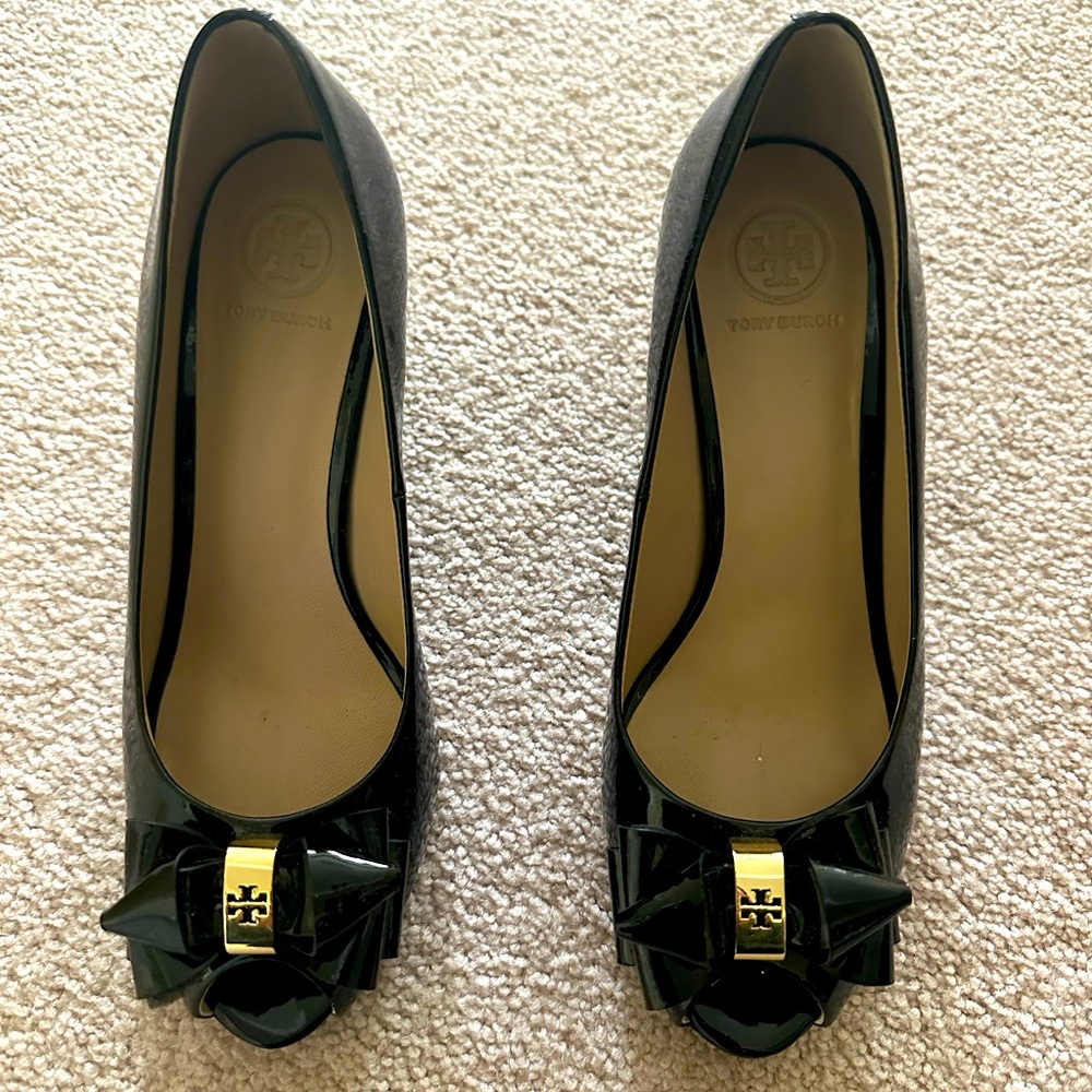 Never worn stunning size 6 patent wedges.  Tory Burch classic beauties !